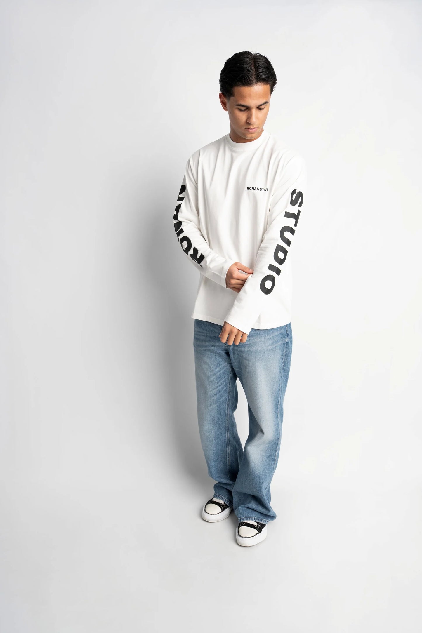 STUDIO WHITE OVERSIZED LONGSLEEVE