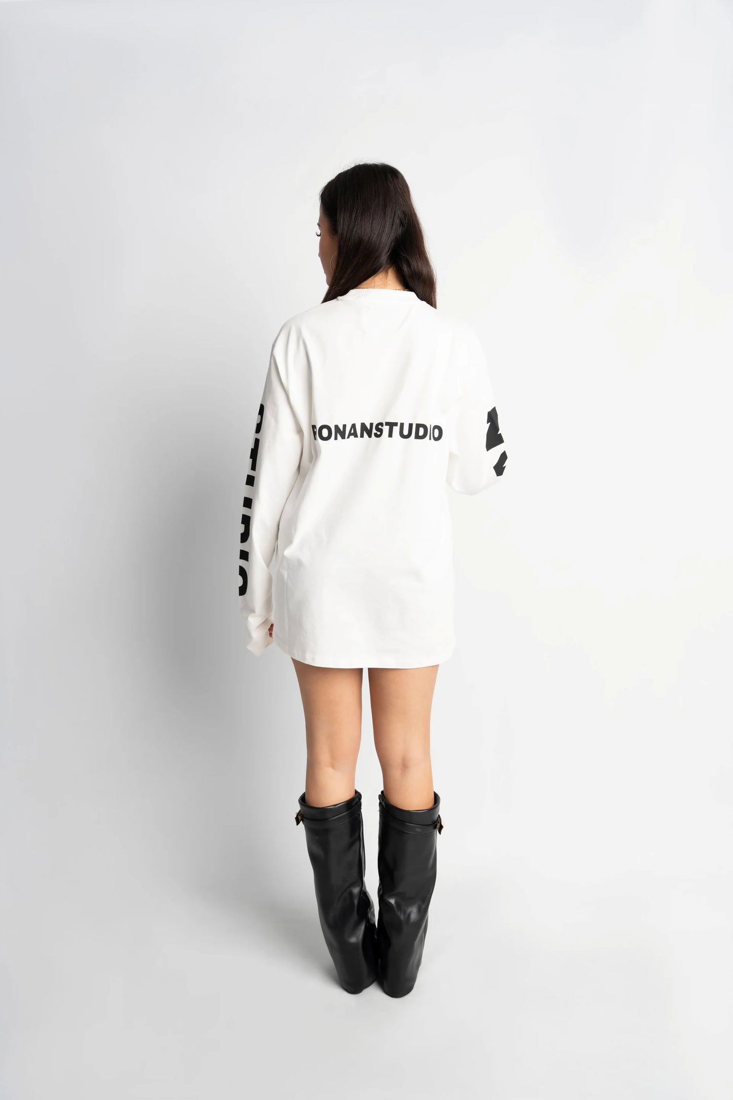 STUDIO WHITE OVERSIZED LONGSLEEVE